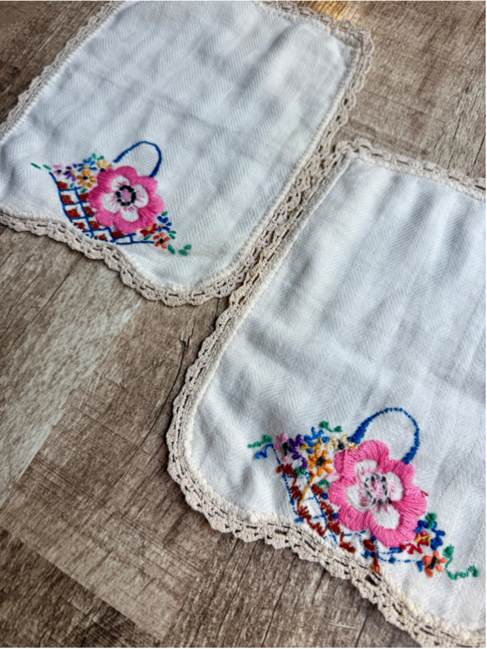 Vintage Hand Embroidered Floral Basket Fingertip Towels Pair Crocheted Lace Trim